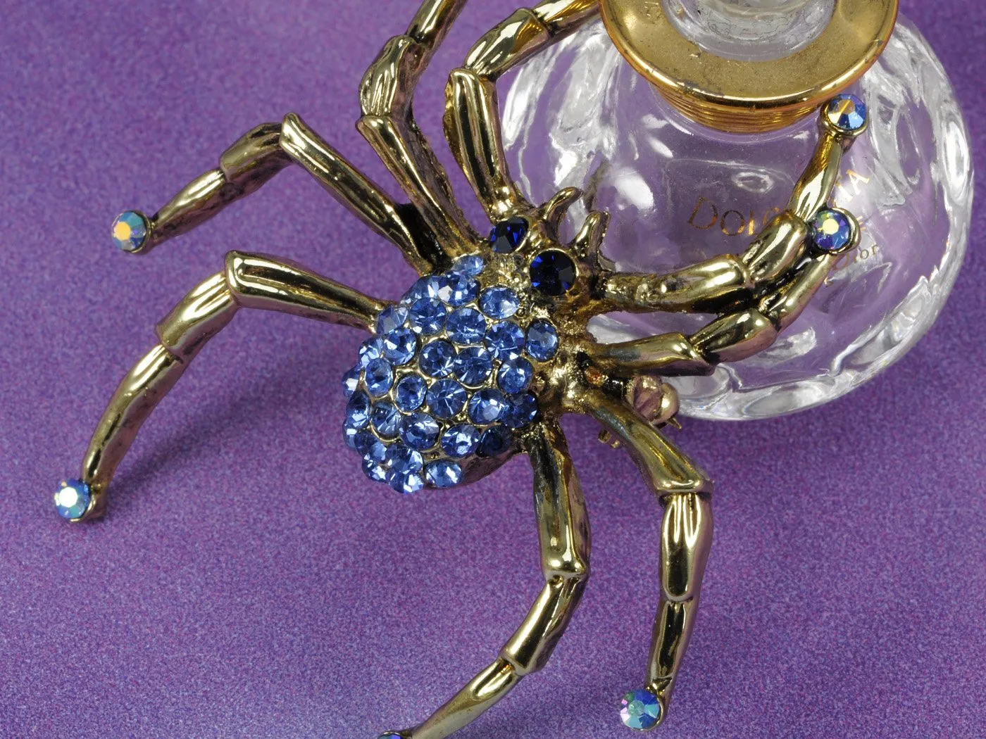 Alilang Antique Golden Tone Sapphire Blue Colored Rhinestones Spider Bug Brooch Pin
