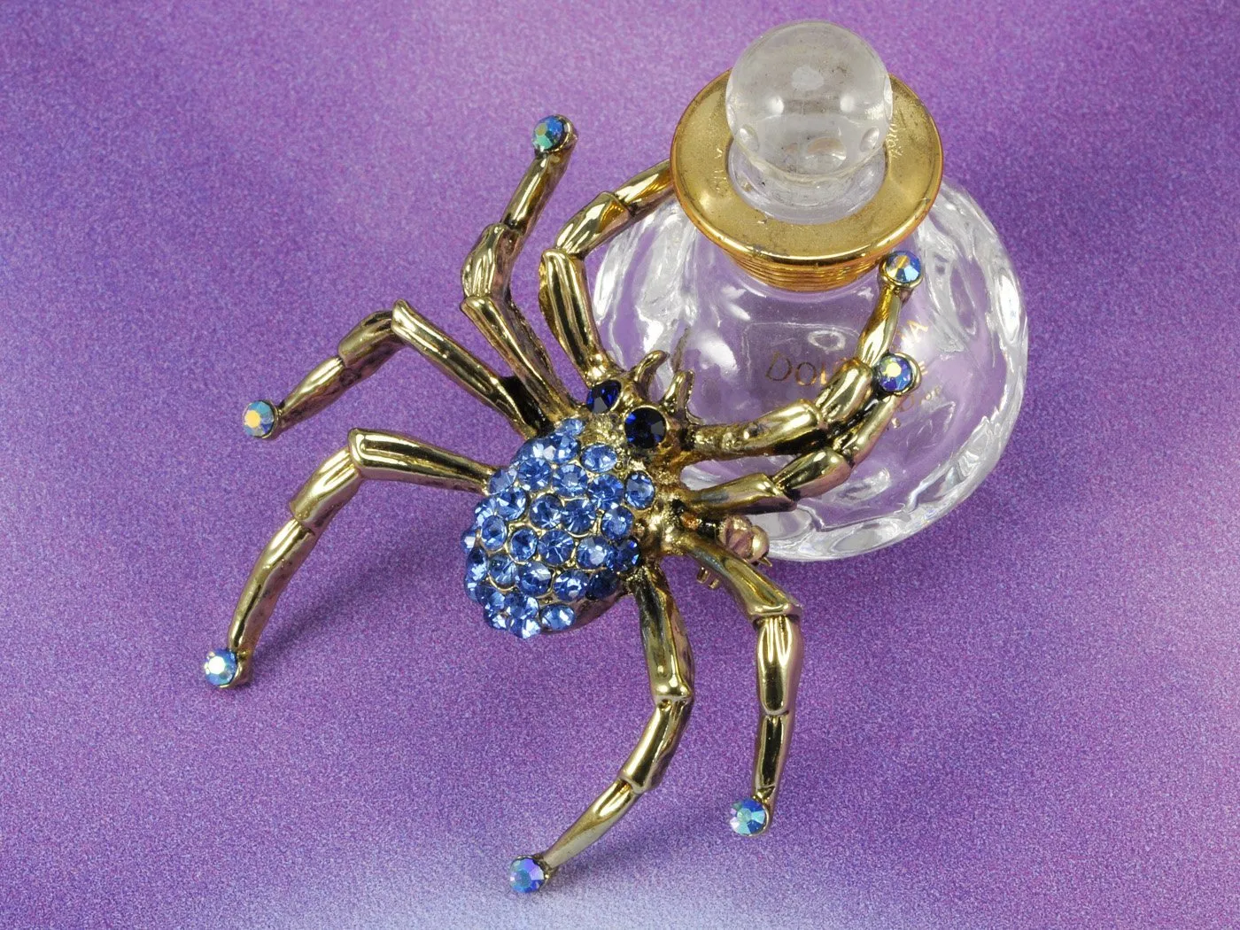 Alilang Antique Golden Tone Sapphire Blue Colored Rhinestones Spider Bug Brooch Pin