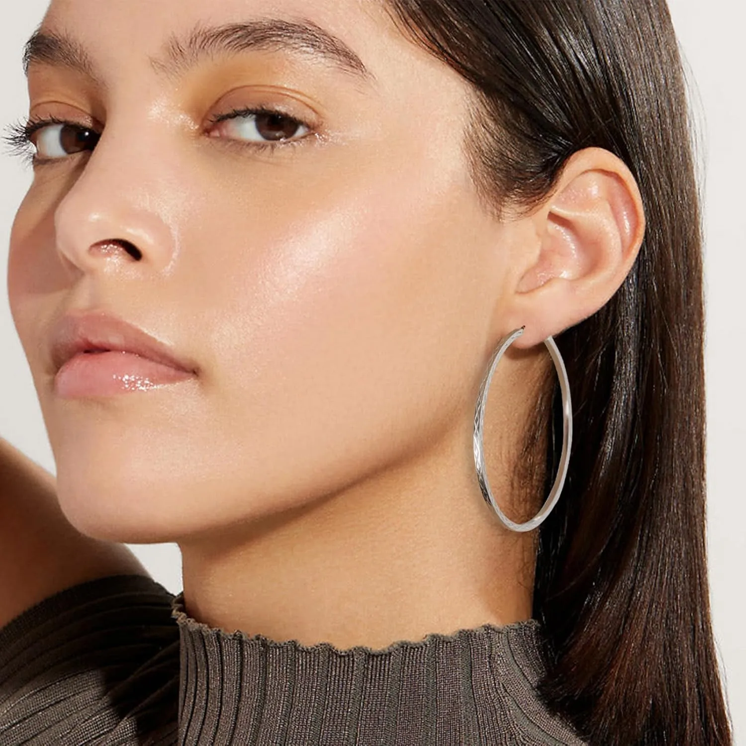 BMMYE Gold Hoop Earrings for Women Lightweight 14K Gold Plated Earrings Hypoallergenic Earrings Big Hoop Earrings for Women 40/50/60/70MM