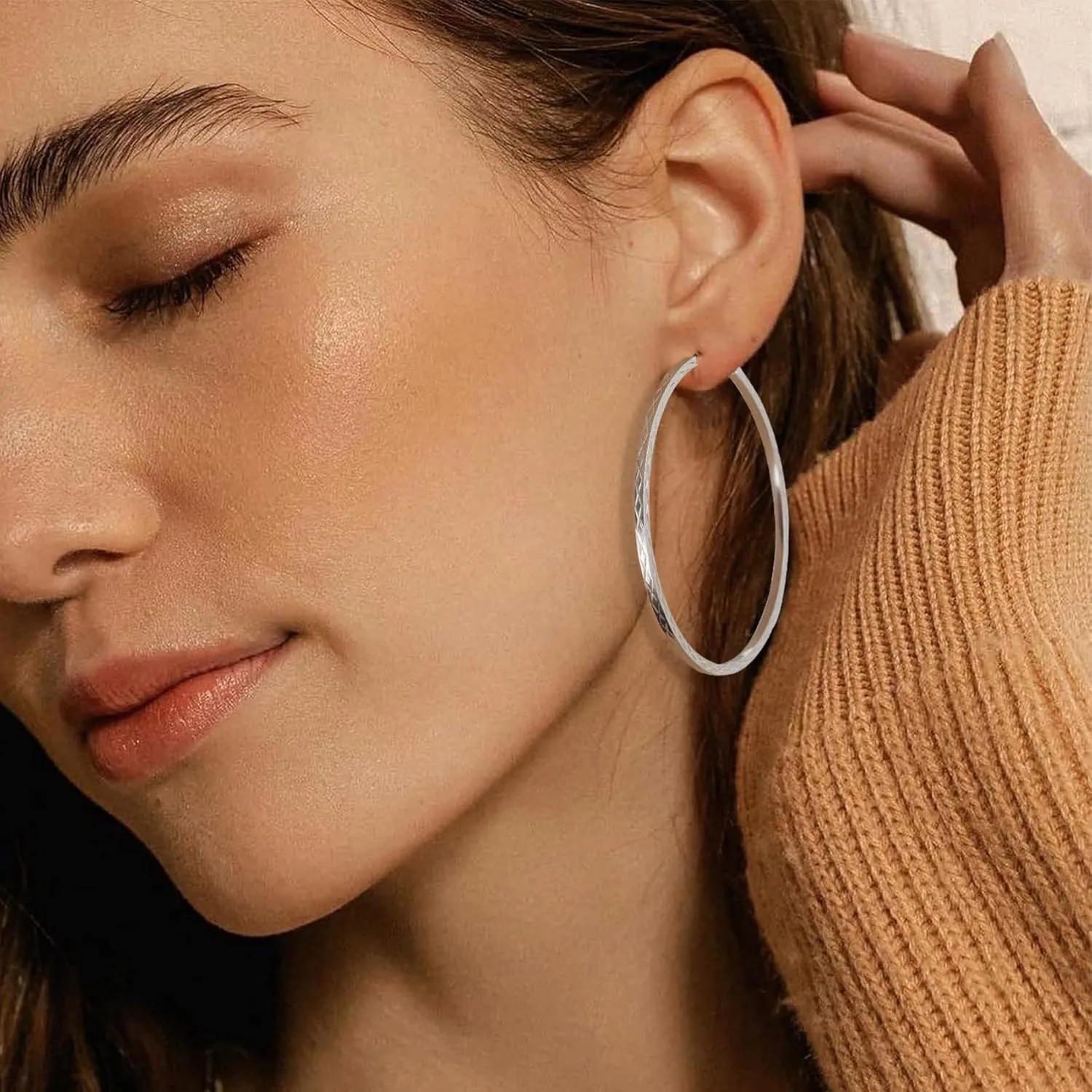 BMMYE Gold Hoop Earrings for Women Lightweight 14K Gold Plated Earrings Hypoallergenic Earrings Big Hoop Earrings for Women 40/50/60/70MM