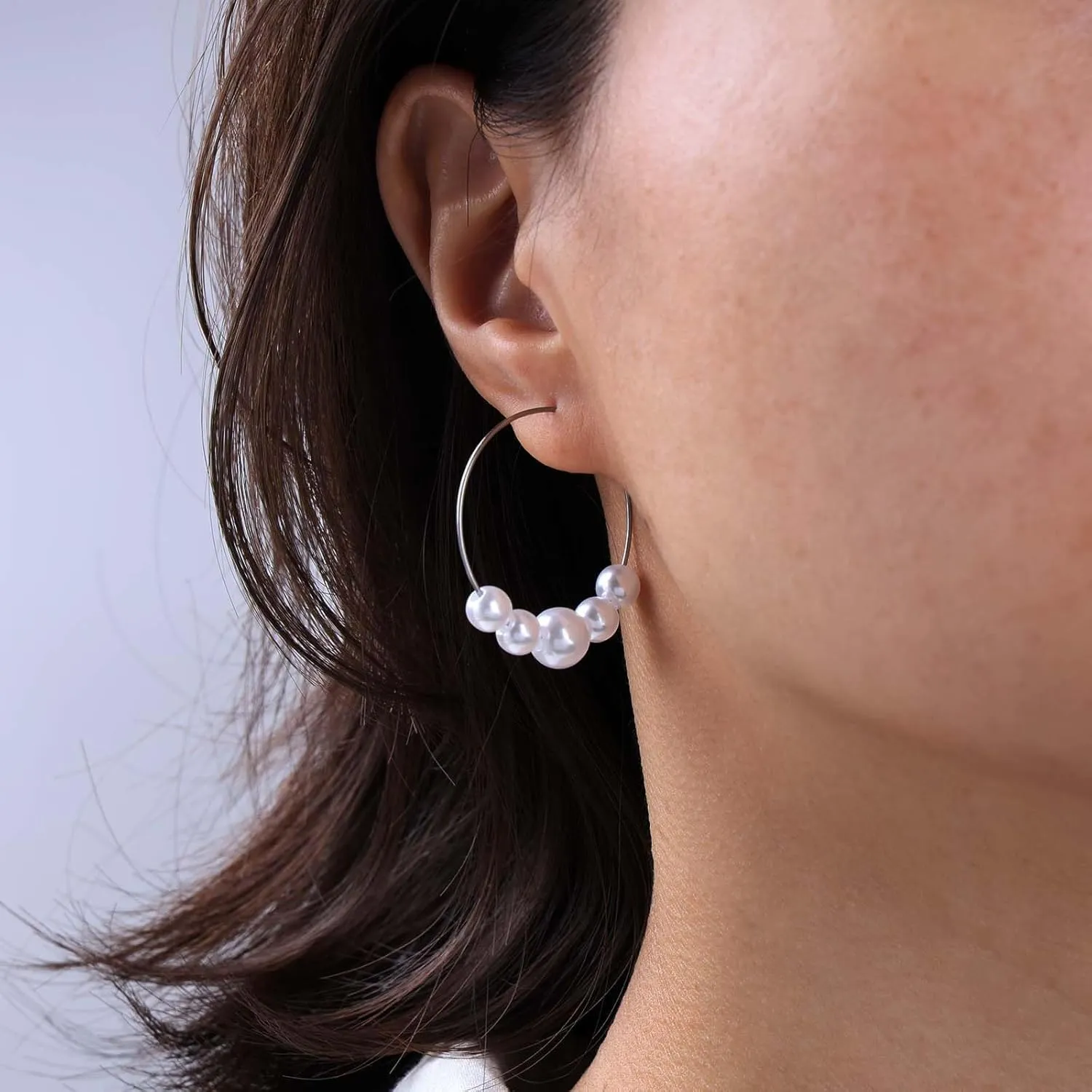 Bohemian Pearl Dangle Earrings Gold Hollow Hoop Drop Earrings Round Pearl Bead Stud Earrings Minimalist Pearl Circle Earrings Jewelry for Women