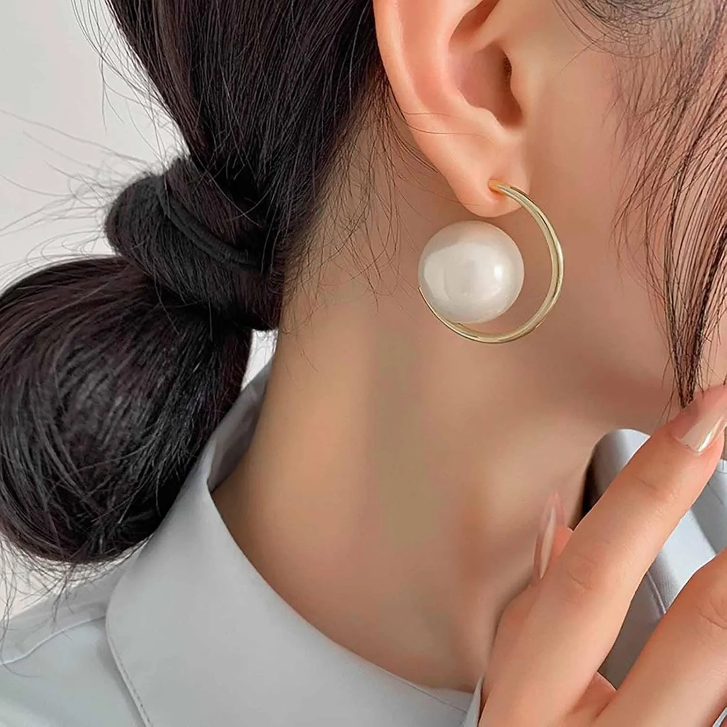 Boho Large Pearl Hoop Dangle Earrings White Pearl Drop Earrings Retro Pearl Earrings Gold Circle Hoop Earrings Pearl Statement Earrings Jewelry for Women