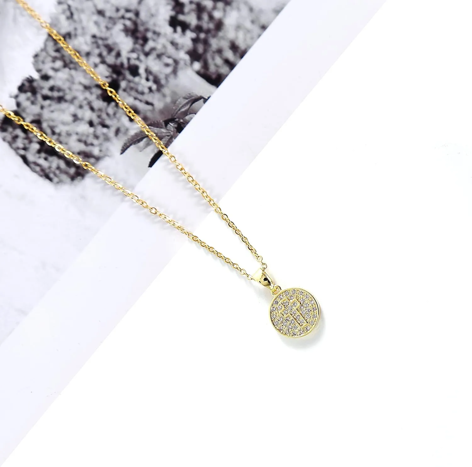 Cross Pendant Necklace for Women Jewelry Gold Cross Necklaces for Women Cross Necklace Minimalist Trendy Jewelry Valentines Day