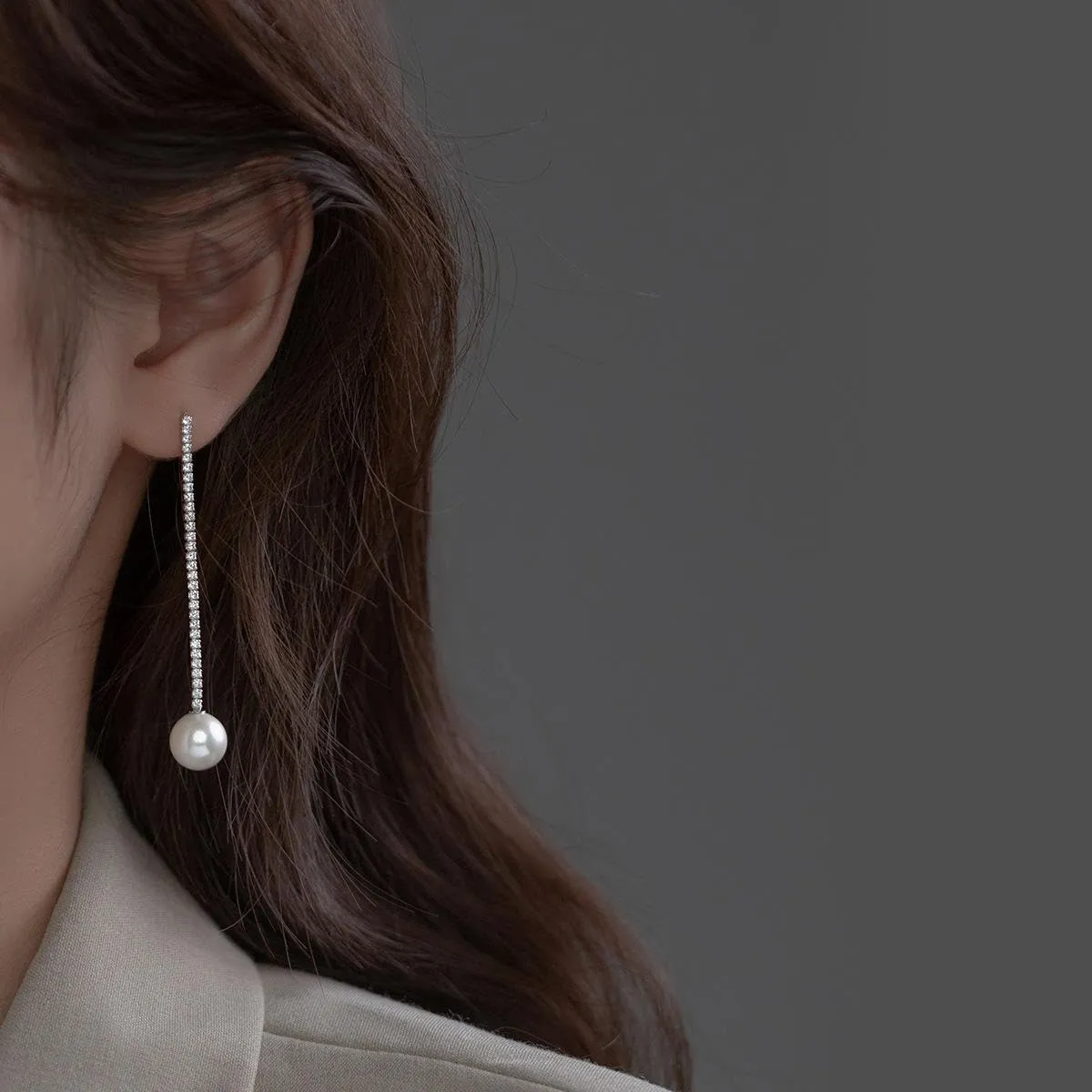 Golden Elegance: S925 Sterling Silver Long Tassel Pearl Stud Earrings - Gold-Plated Minimalist Pearls (silver)