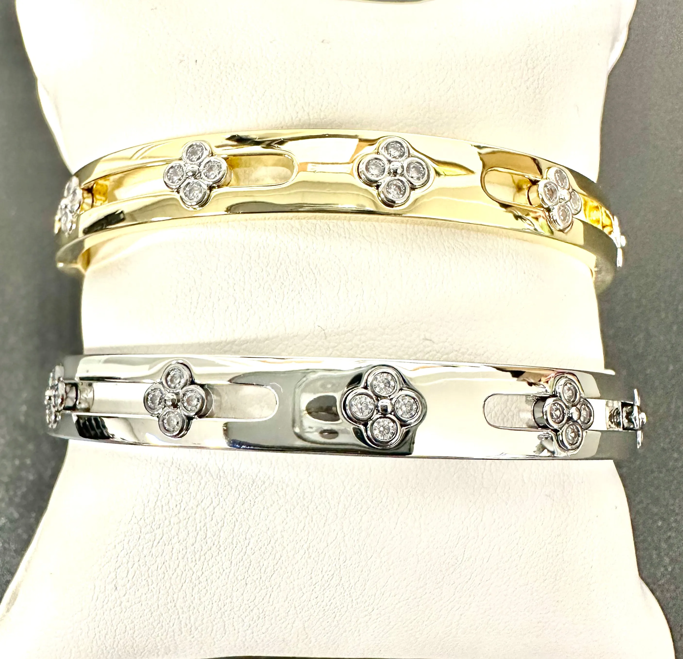 Micro Pave Reversible Clover Bangle