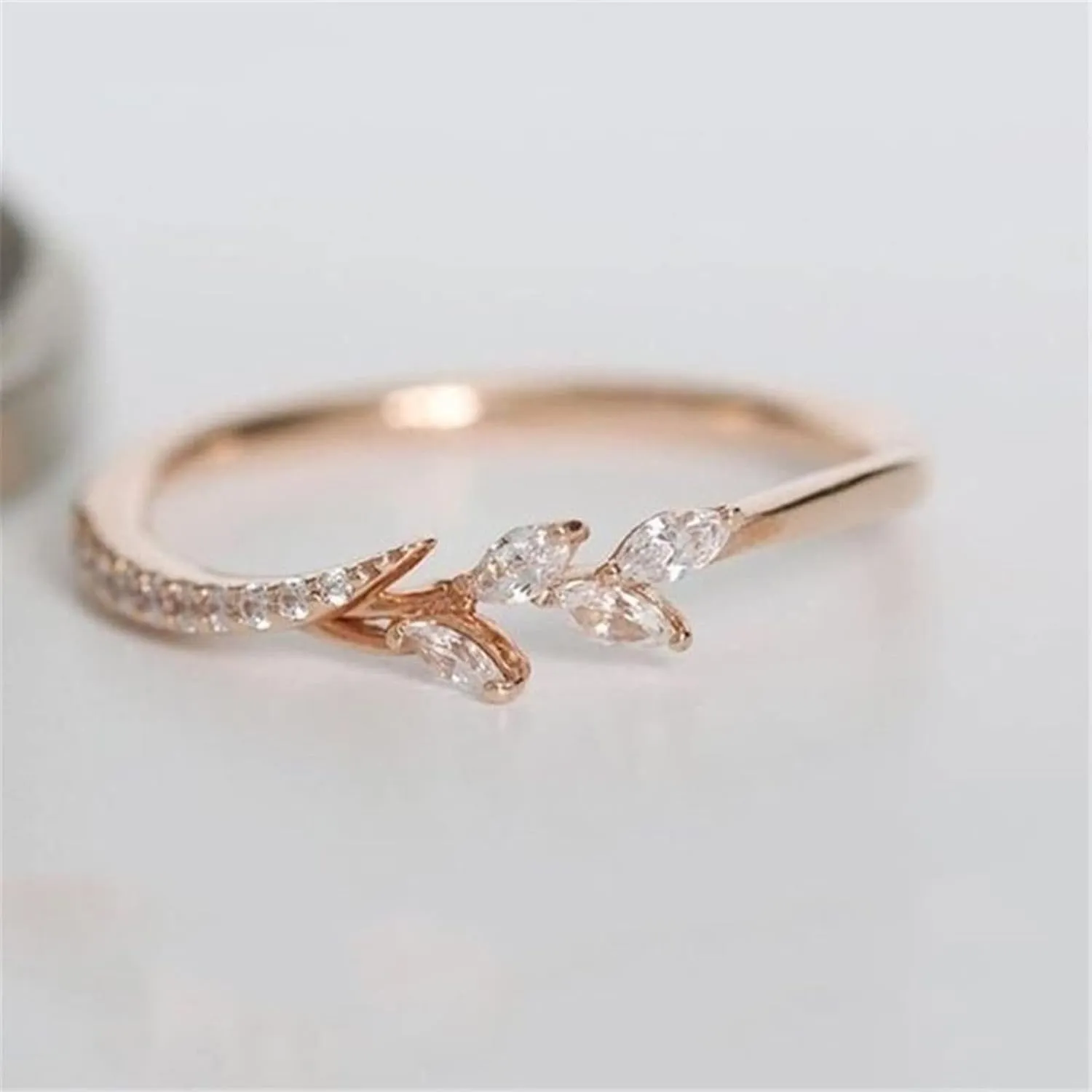 Women's Wrap Around Olive Leaf Branch Rings Stackable Statement Ring Bridal Engagement Band Jewelry Gift for Wife Mom
