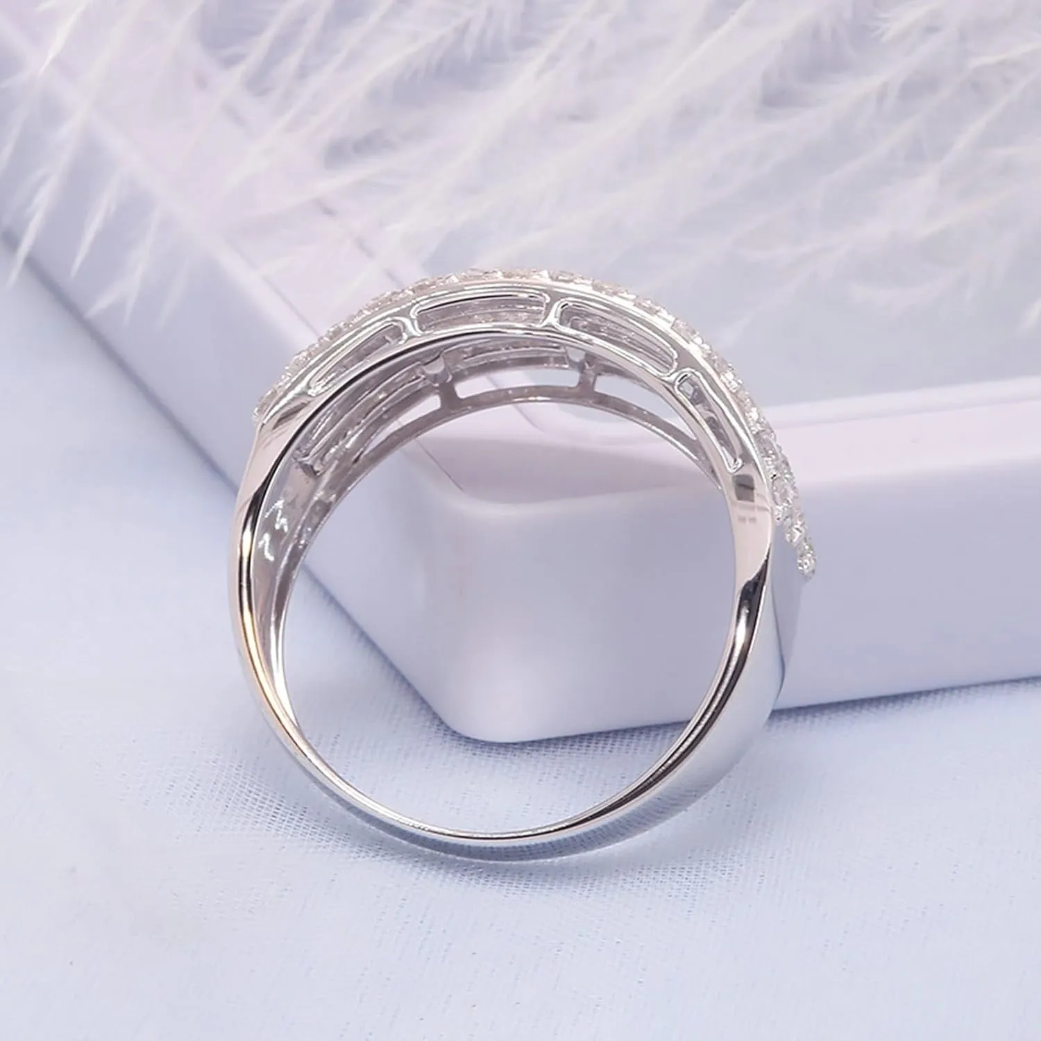Wycian Graduation Ring, 18K Gold Rings for Women Non Tarnish Diamond Band Channel Stackable Knuckle for Birthday